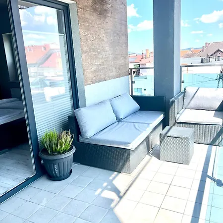 Centre Balcony *